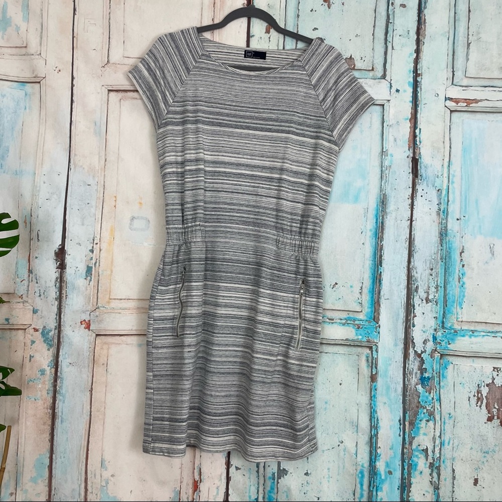 GAP Striped Short Sleeve Knee length Dress Size Small.